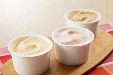 アイスクリーム（バニラ、ストロベリー、ほうじ茶）