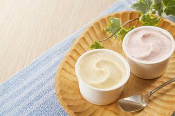 アイスクリーム（バニラ、ストロベリー）