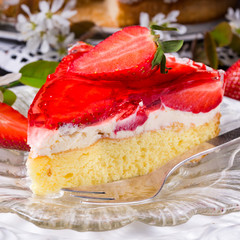 Strawberry-cream-cake