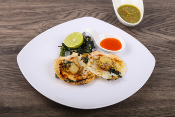 Baked scallops with spinach