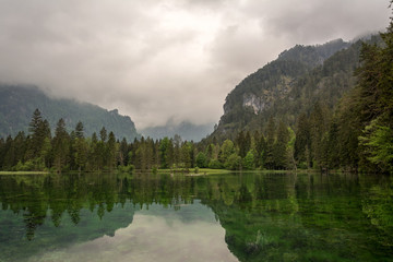 Fototapeta na wymiar Bergsee in Österreich