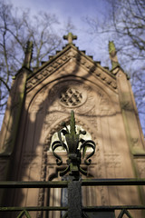 Fototapeta na wymiar Gruft auf einem Friedhof in Mainz