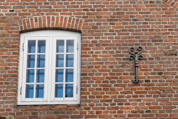 Altes Holzfenster eines Hauses