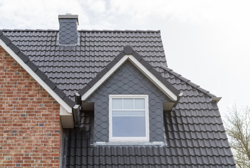 Dachgaube mit Fenster eines Hauses