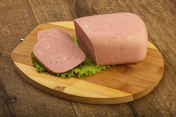Ham over salad leaves