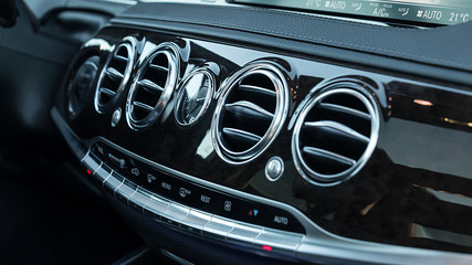 Luxury Car Interior AC Control And Ventilation Deck - 144333286