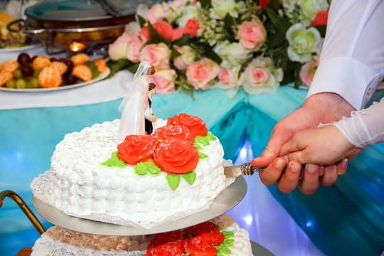 Wedding Cake Hand Ring