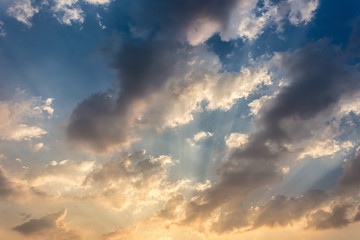Obraz premium Colorful dramatic sky with cloud at sunset.Sky with sun background.