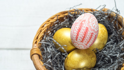 egg pattern in a basket