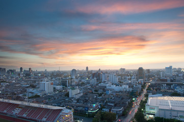 Fototapeta na wymiar Bangkok Skyline Sonnenuntergang Wolkenkratzer Stadt
