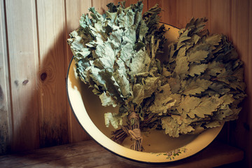 Oak brooms in the pelvis