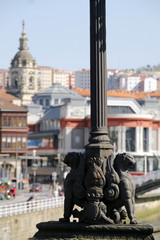 Detalle de una farola en el centro de Bilbao