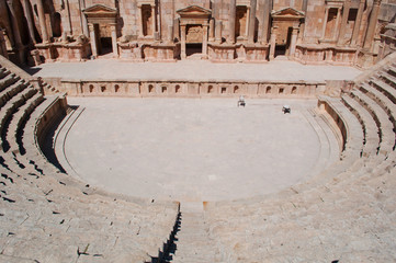 Jerash, Giordania, 04/10/2013: il Teatro Sud dell'antica Gerasa, uno dei più grandi e meglio...