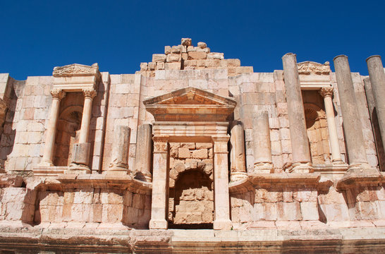 Jerash, Giordania, 04/10/2013: il Teatro Sud dell'antica Gerasa, uno dei più grandi e meglio conservati siti di architettura romana al mondo 