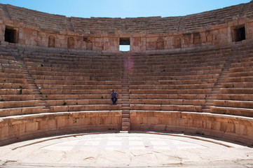 Jerash, Giordania, 04/10/2013: il Teatro Nord dell'antica Gerasa, uno dei più grandi e meglio...