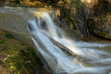 Fototapeta na wymiar Wasserfall mit Fels