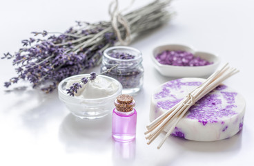 Obraz na płótnie Canvas natural herb cosmetic with lavender flowers flatlay on white background