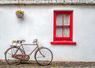 Fototapeta na wymiar Cottage and Bike
