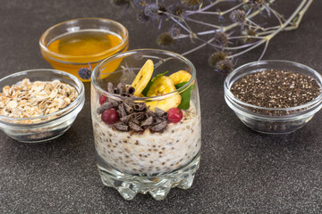 Oat flakes with honey, chia, banana and chocolate