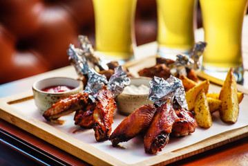 bbq buffalo wings with beer © Maksim Shebeko