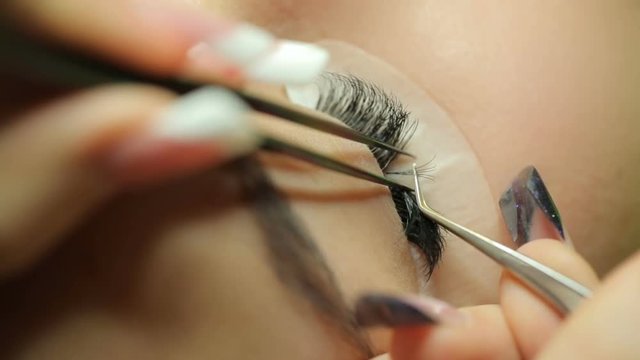 Applying the false eyelashes to model