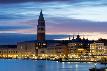 Obraz premium Palazzo Ducale and St Mark's Campanile in Venice, Italy, at sunset