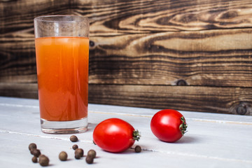 tomato juice with tomatos and pepper