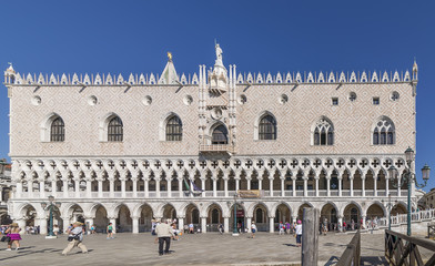 Obraz premium Beautiful view of the facade of the famous Doge's Palace and Riva degli Schiavoni, historic center of Venice, Italy, on a sunny summer day