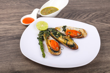 Baked mussels with spinach