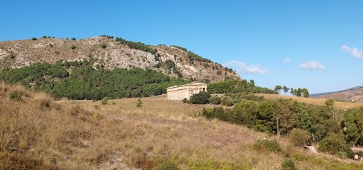 Fototapeta na wymiar Doric temple at Segesta, Sicily