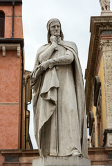 Fototapeta premium Dante Alighieri Statue at Piazza dei Signori in Verona