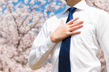 ビジネスマンと桜の花,春イメージ