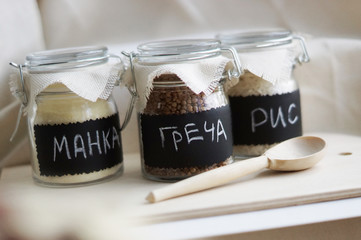 Банки с крупой