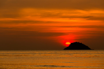 Obraz na płótnie Canvas Tropical sunset on Koh Chang