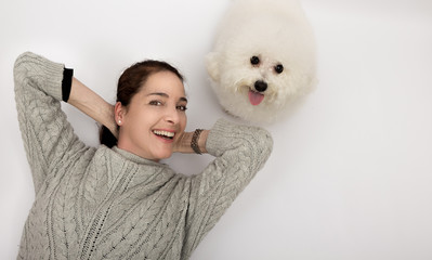 Woman with a white dog bichon frise.