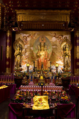 Fototapeta na wymiar buddha statue in temple