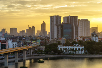 Obraz premium Aerial skyline view of Hanoi. Hanoi cityscape at twilight at Hoang Cau lake