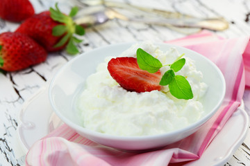 Quark mit Erdbeeren
