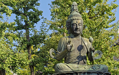 Fototapeta na wymiar Buddha statue (Bohdisattva Avalokiteshvara) in the popular Asakusa Kannon Buddhist temple