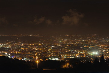 Fototapeta na wymiar Braga city at night