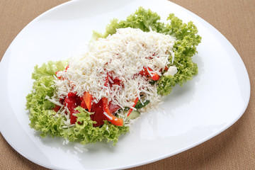 Vegetable salad with grated sheep cheese 