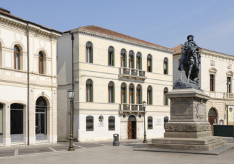Fototapeta na wymiar Rovigo Piazza Garibaldi