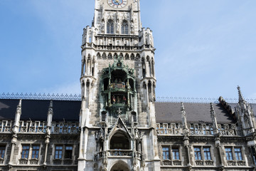 Obraz premium details of the Town Hall and the square on the Marienplatz
