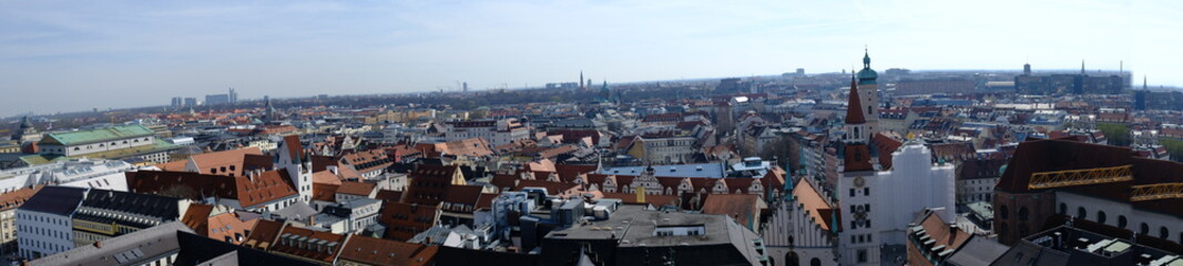 Fototapeta na wymiar aerial views of Munich from the clock tower of the Town Hall in the Marienplatz