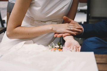 Obraz na płótnie Canvas Bride and groom holding hands