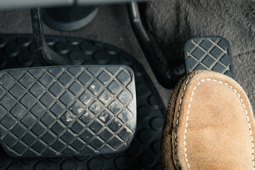 Engine throttle pedal