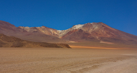 Fototapeta na wymiar color mountains in the mountain desert on altiplano in Bolivia