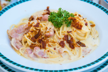 spaghetti carbonara in dish