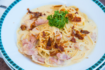 spaghetti carbonara in dish