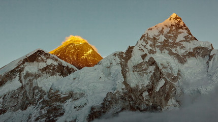 Fototapety  Widok na Mount Everest i Nuptse na zachód słońca z Kala Patthar - Nepal, Himalaje